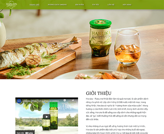 Weebly theme with parallax effect